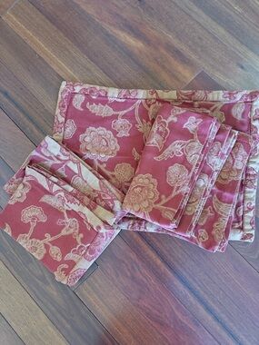 Pottery Barn Set of 3 Placemats & Set of 3 Napkins Red And Bronze Floral